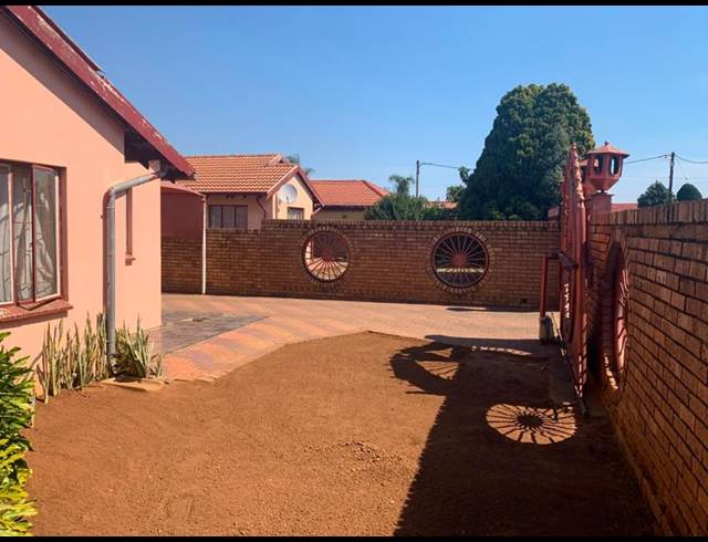 3 BEDROOM HOUSE FOR SALE IN SOSHANGUVE VV